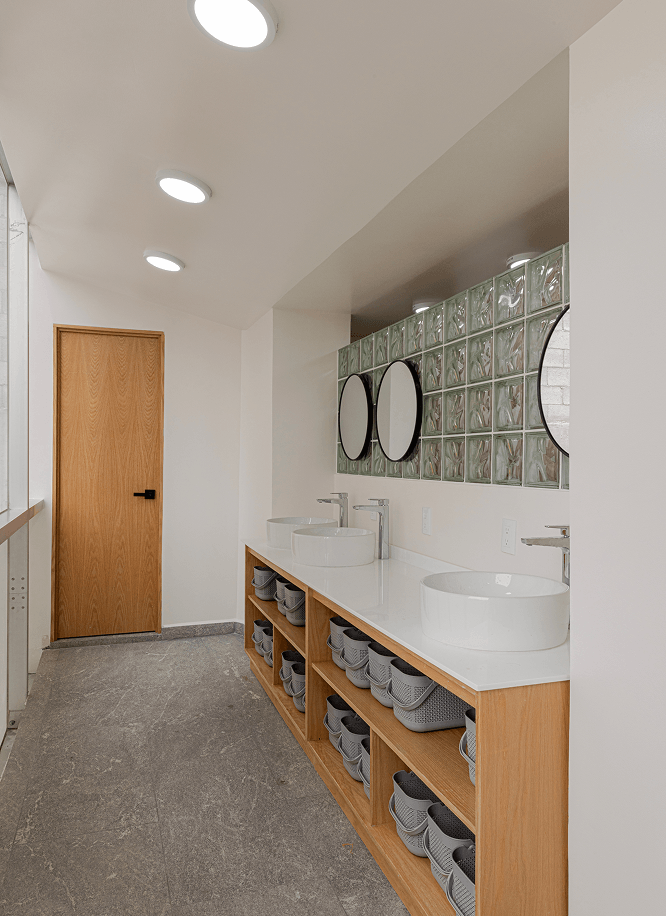 Habitación económica estilo coliving Roma Norte para una persona, cama individual y escritorio